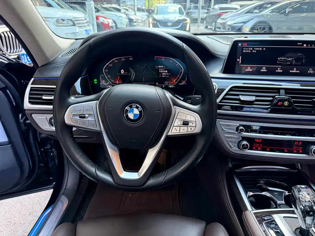 BMW 7 Series — фото 22