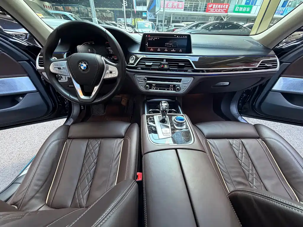 BMW 7 Series — фото 23