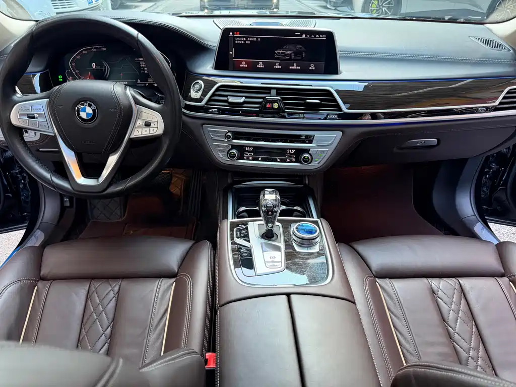 BMW 7 Series — фото 24