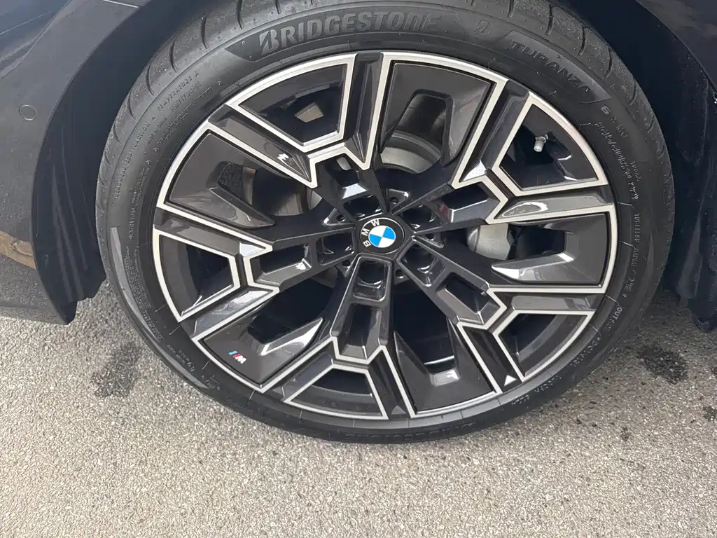 BMW 5 Series — фото 4