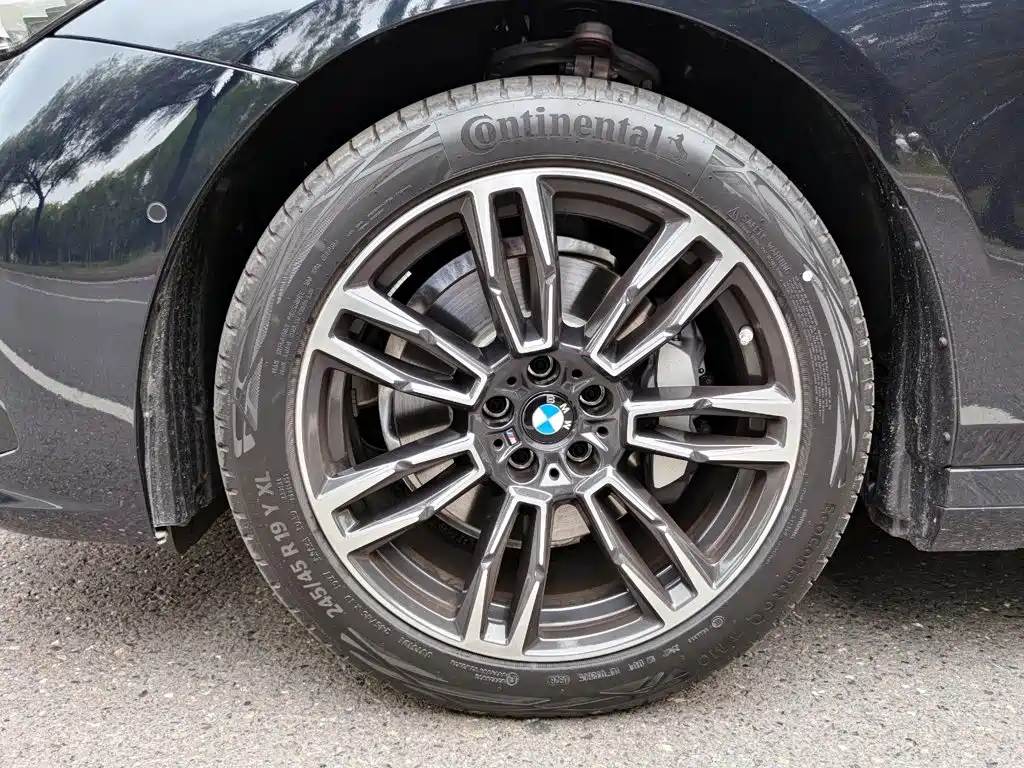 BMW 5 Series — фото 16