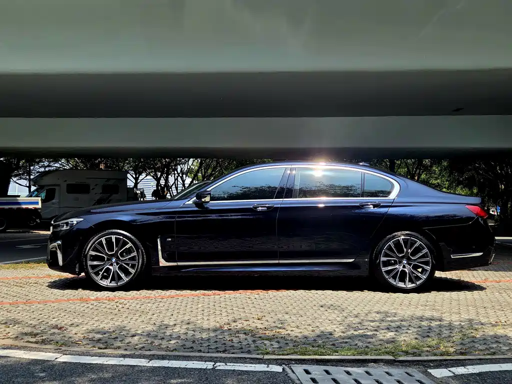 BMW 7 Series — фото 3