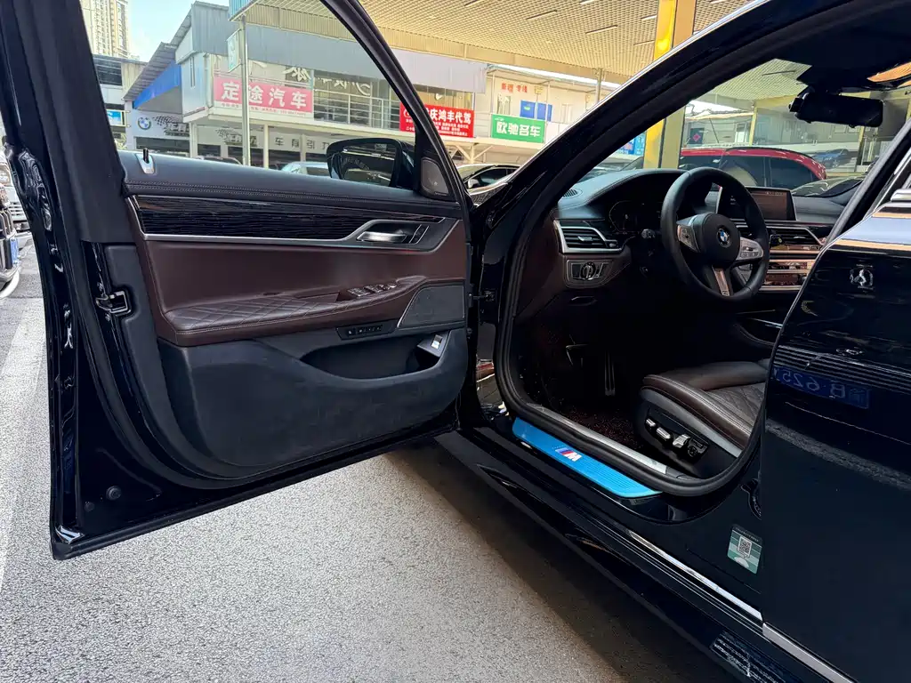 BMW 7 Series — фото 13