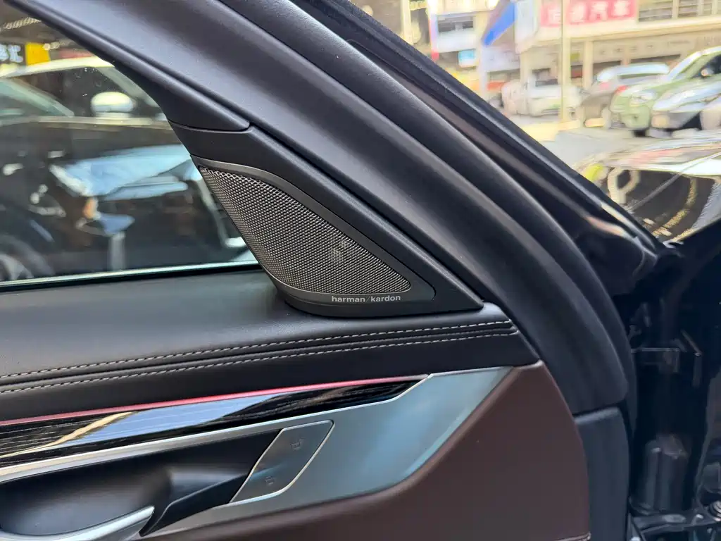 BMW 7 Series — фото 14