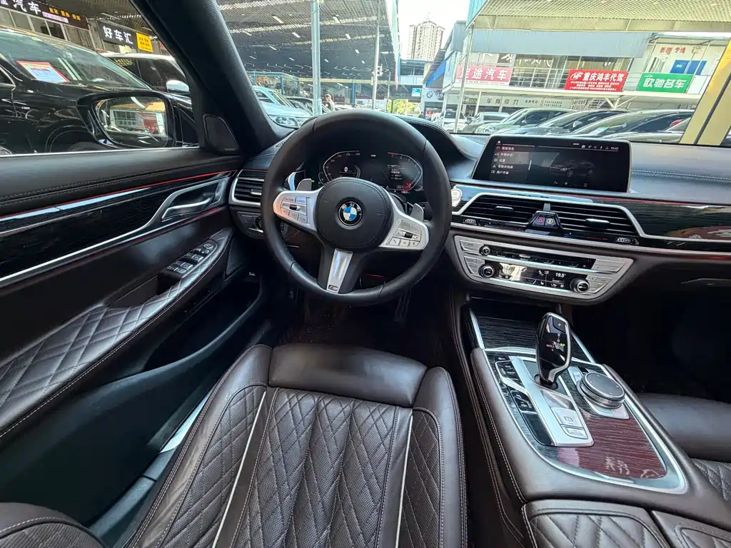 BMW 7 Series — фото 28