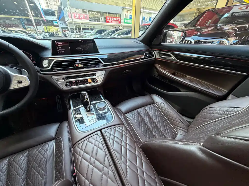 BMW 7 Series — фото 29