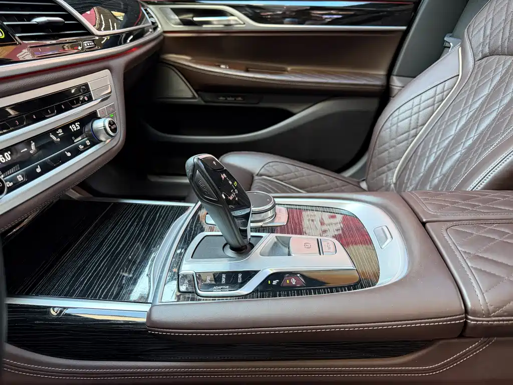 BMW 7 Series — фото 10