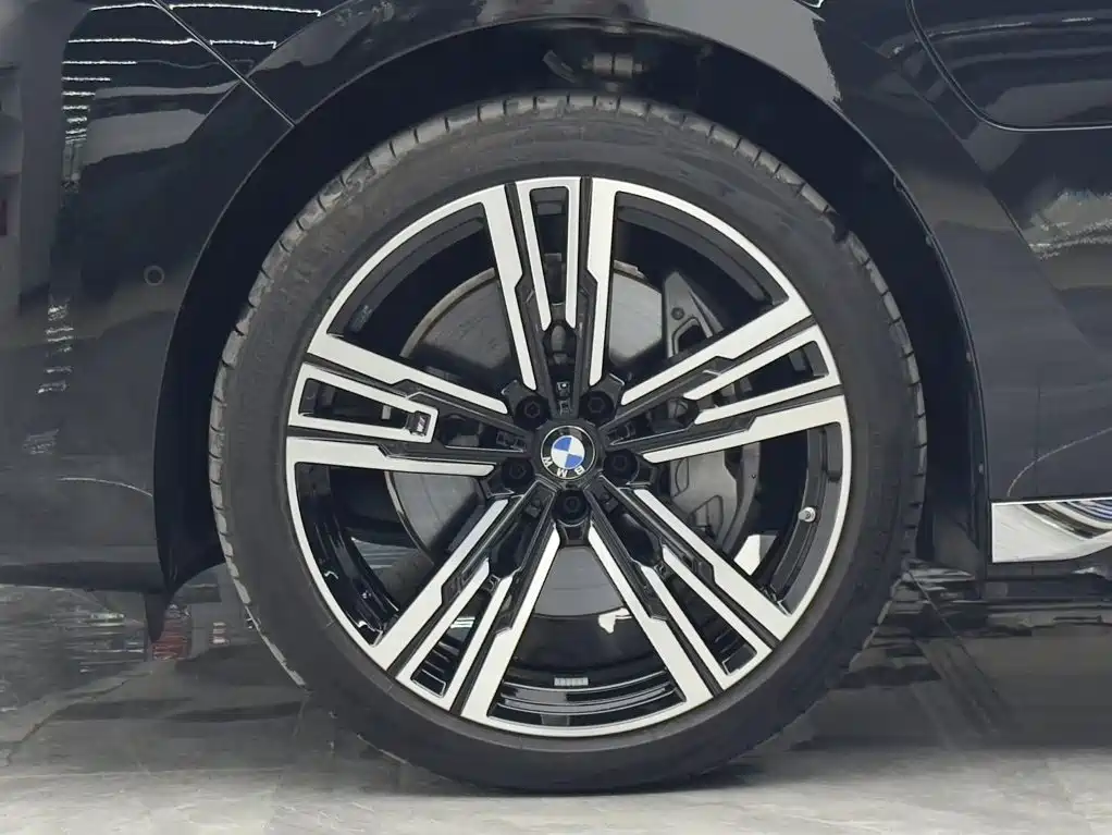 BMW i7 — фото 4