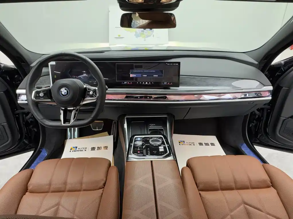 BMW i7 — фото 8