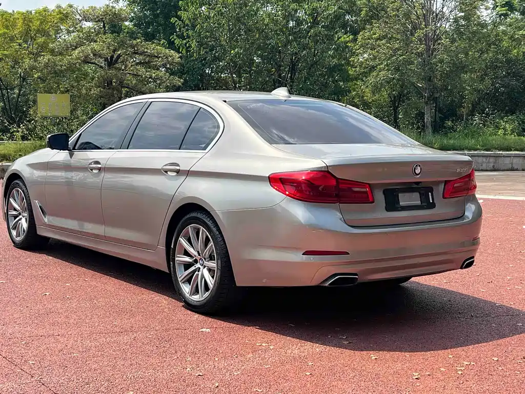 BMW 5 Series — фото 4