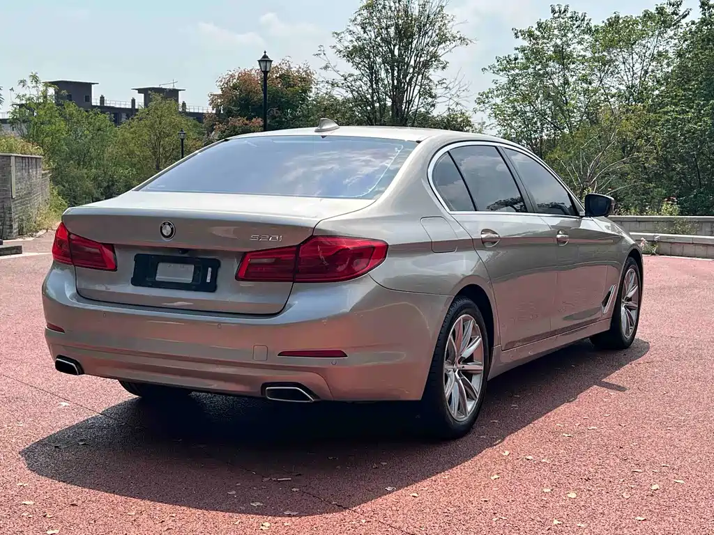 BMW 5 Series — фото 6