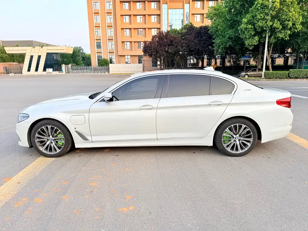 BMW 5 Series New Energy — фото 4