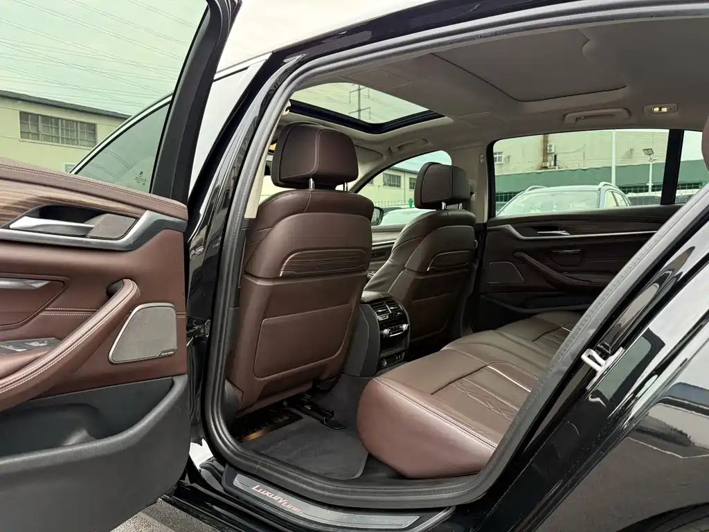 BMW 5 Series — фото 13