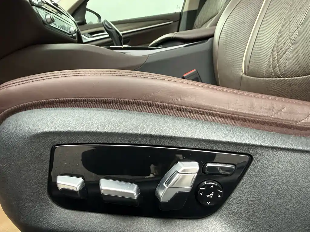 BMW 5 Series — фото 15