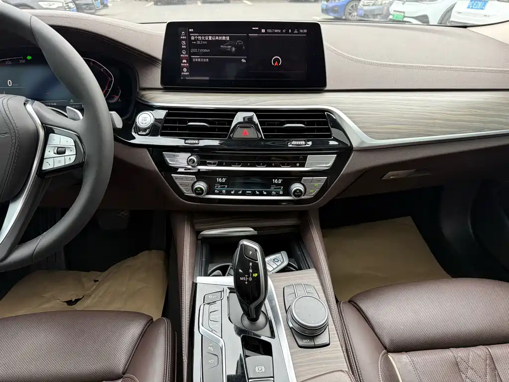 BMW 5 Series — фото 38