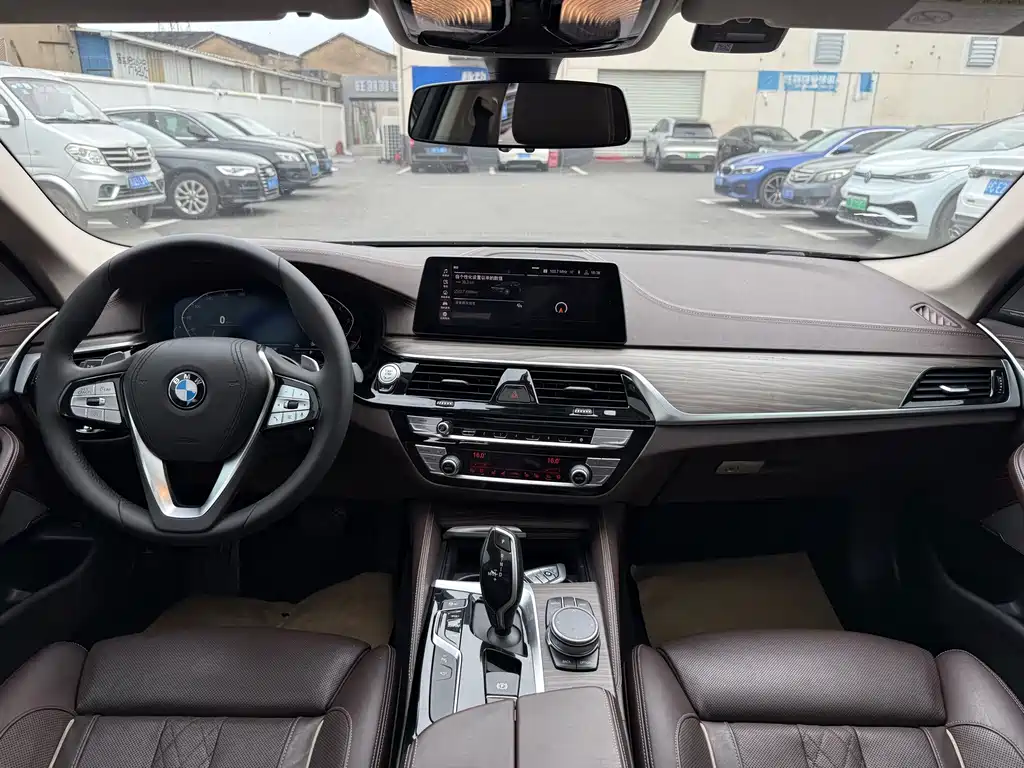 BMW 5 Series — фото 39