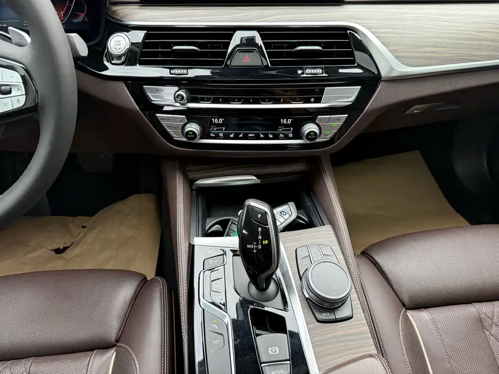 BMW 5 Series — фото 42