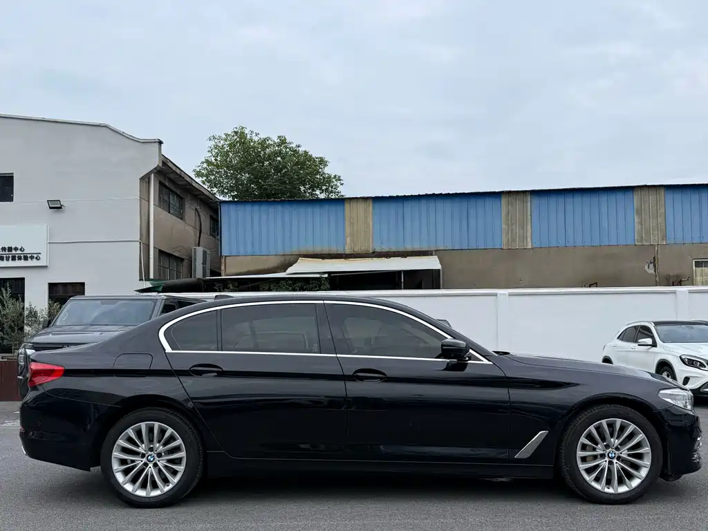 BMW 5 Series — фото 45