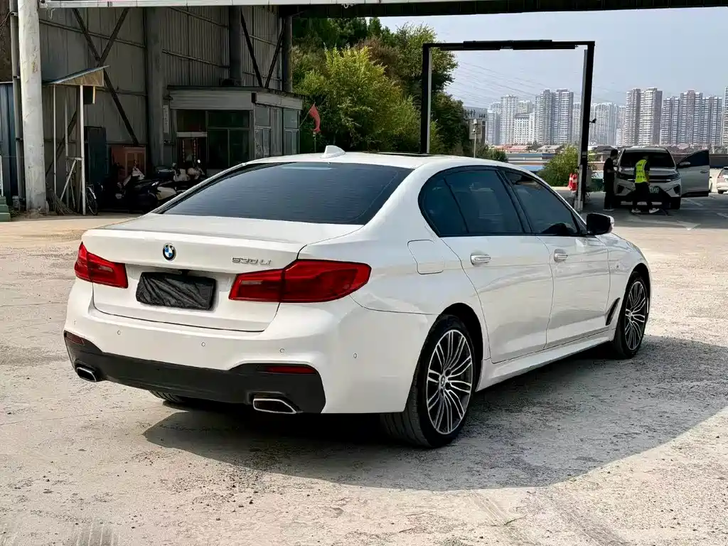 BMW 5 Series — фото 9