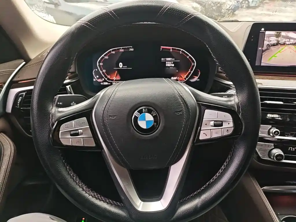 BMW 5 Series — фото 11