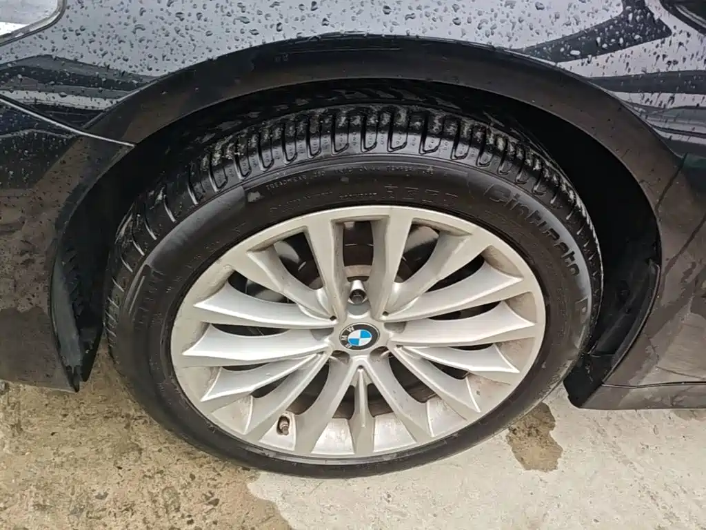 BMW 5 Series — фото 23