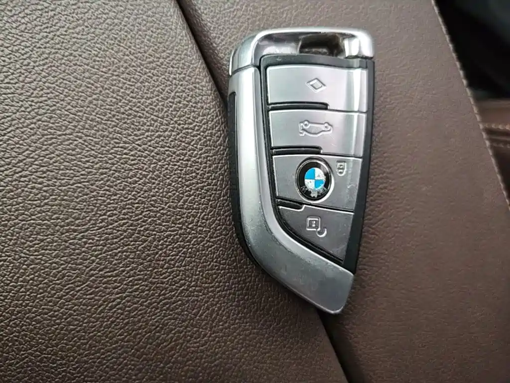 BMW 5 Series — фото 9