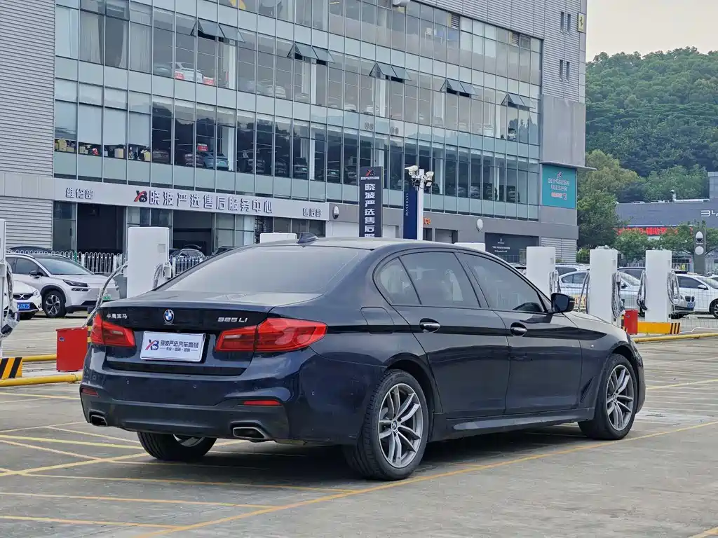 BMW 5 Series — фото 4