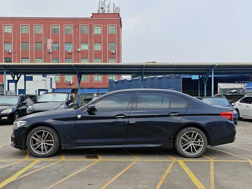 BMW 5 Series — фото 5