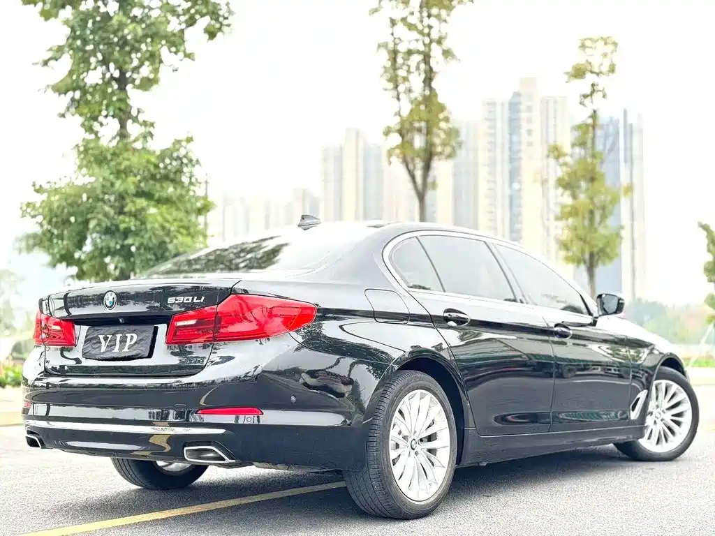 BMW 5 Series — фото 9