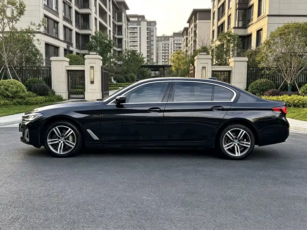 BMW 5 Series — фото 8