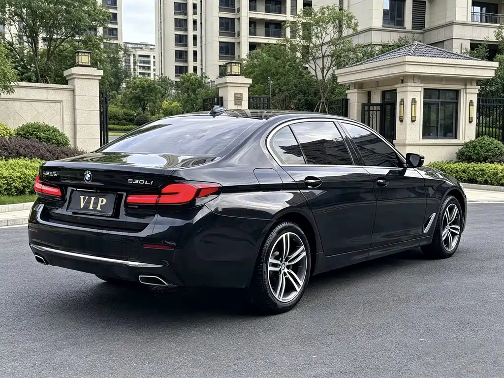 BMW 5 Series — фото 9