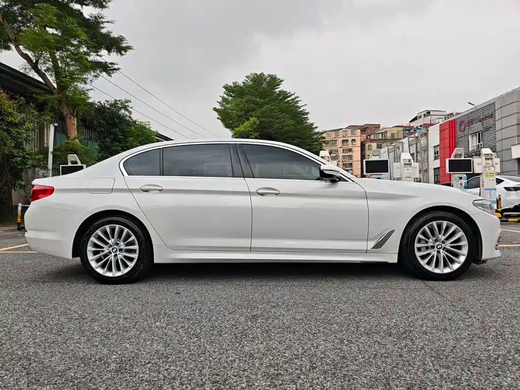 BMW 5 Series — фото 4