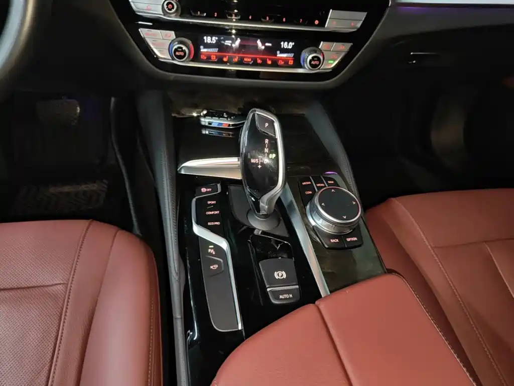 BMW 5 Series — фото 14