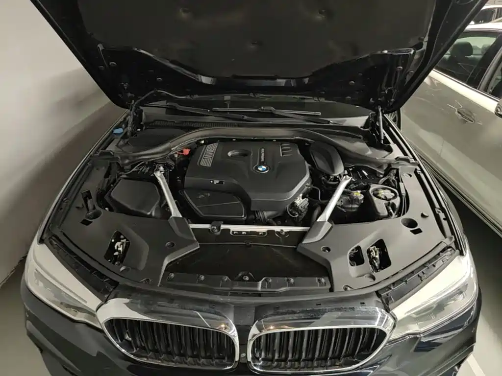 BMW 5 Series — фото 20