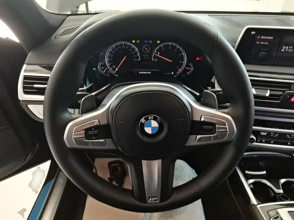 BMW 7 Series — фото 11