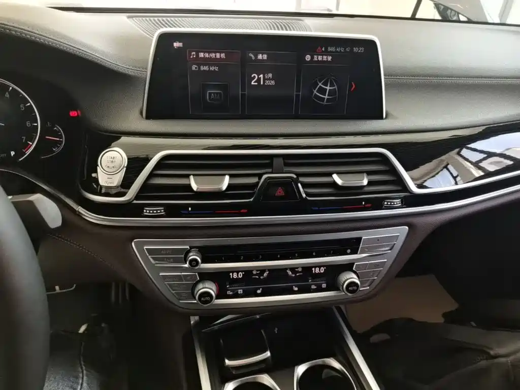 BMW 7 Series — фото 13