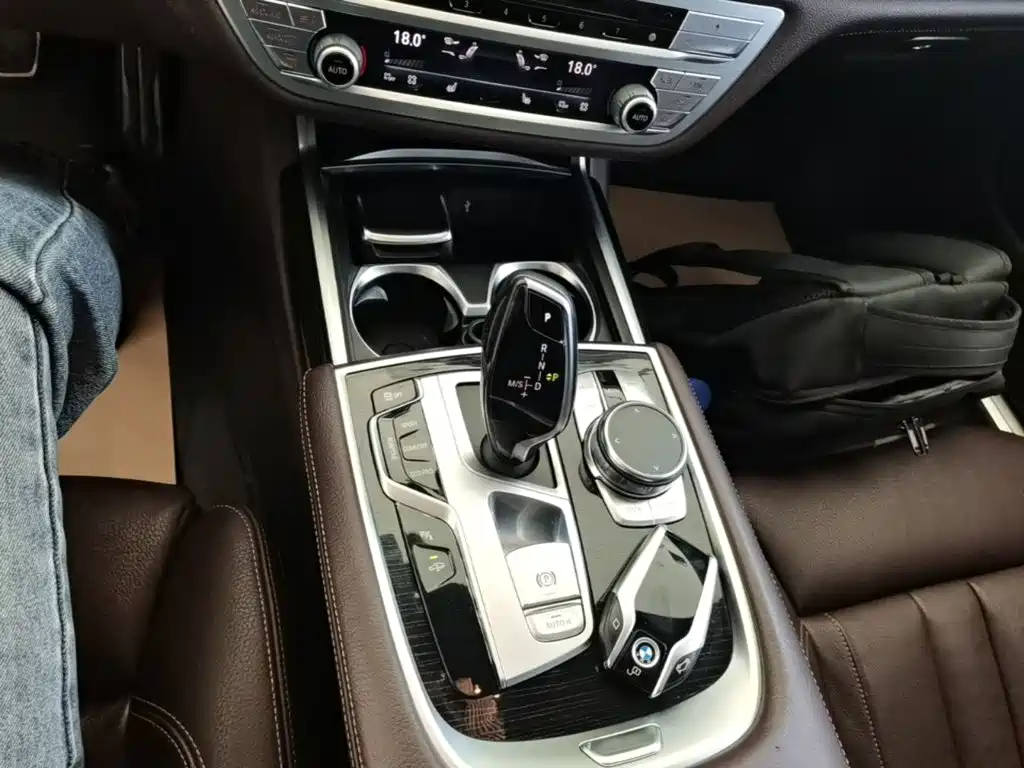 BMW 7 Series — фото 14