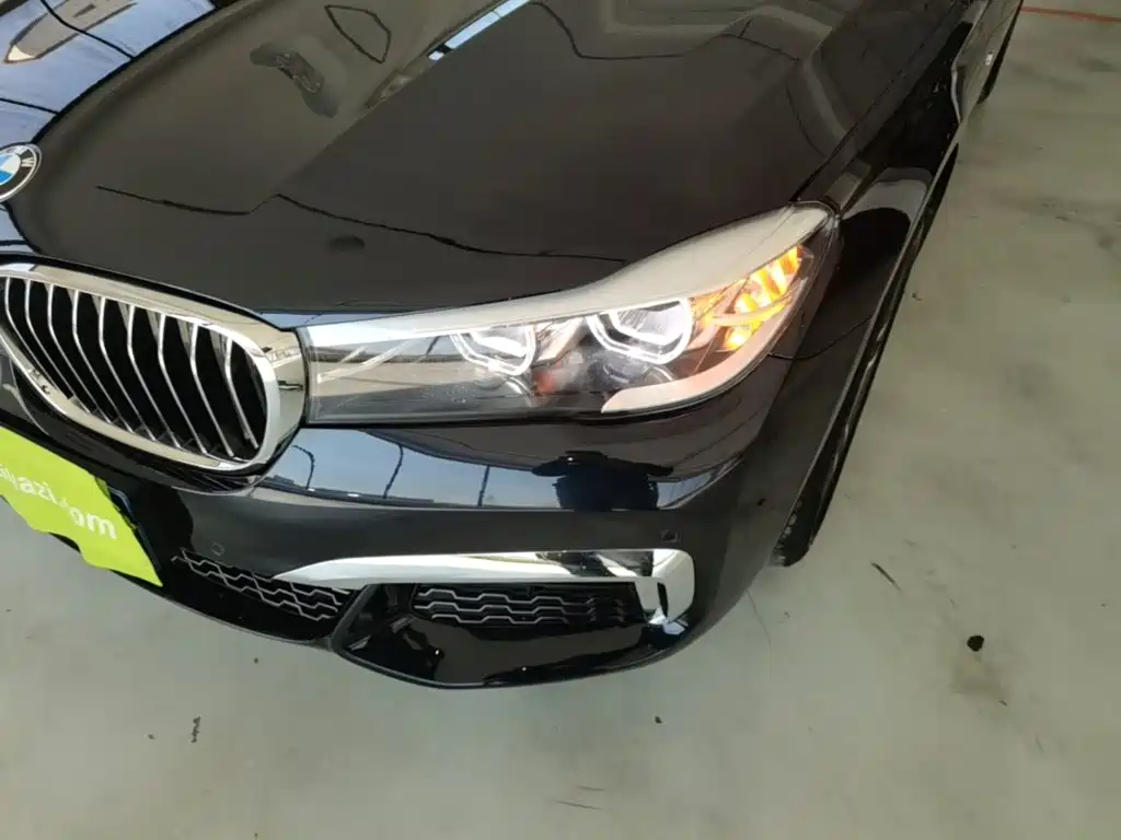 BMW 7 Series — фото 24