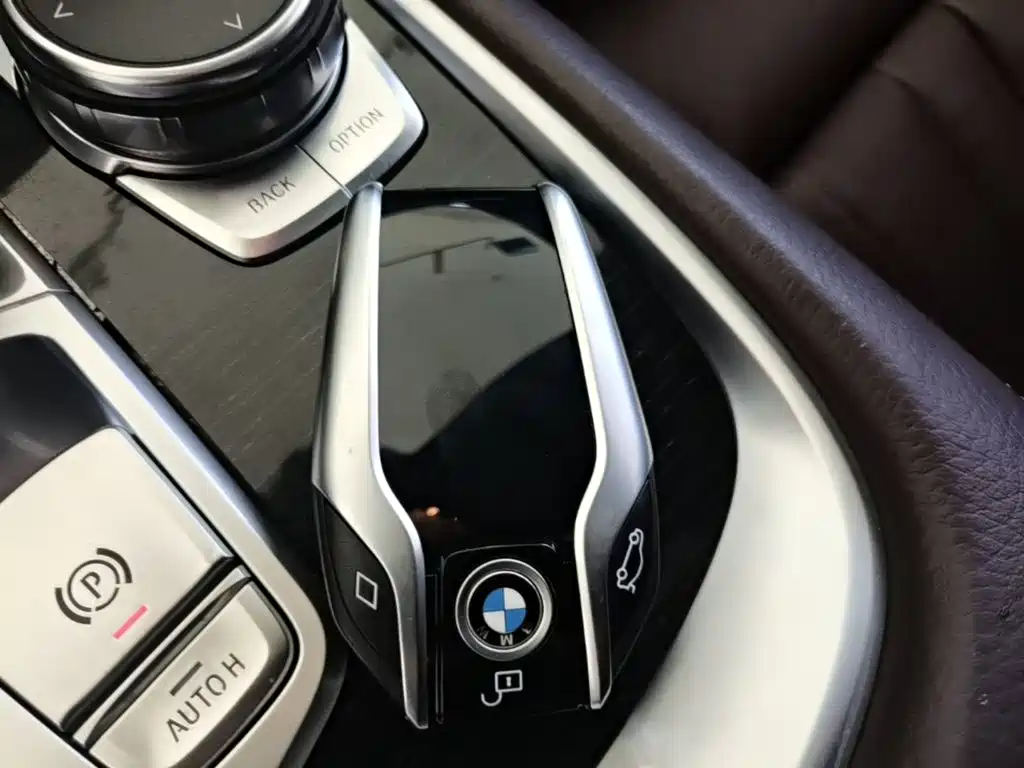 BMW 7 Series — фото 9