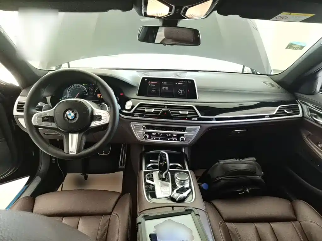 BMW 7 Series — фото 10