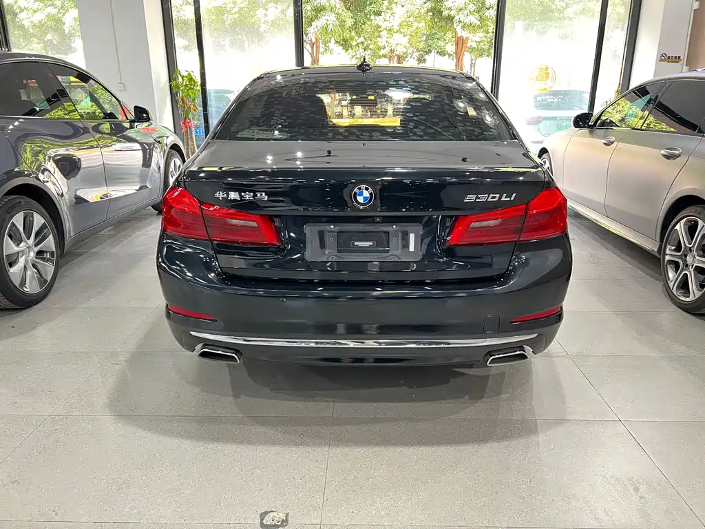 BMW 5 Series — фото 11