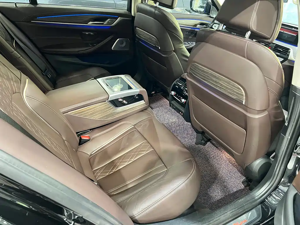 BMW 5 Series — фото 13