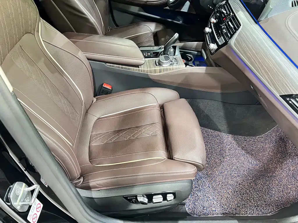 BMW 5 Series — фото 15