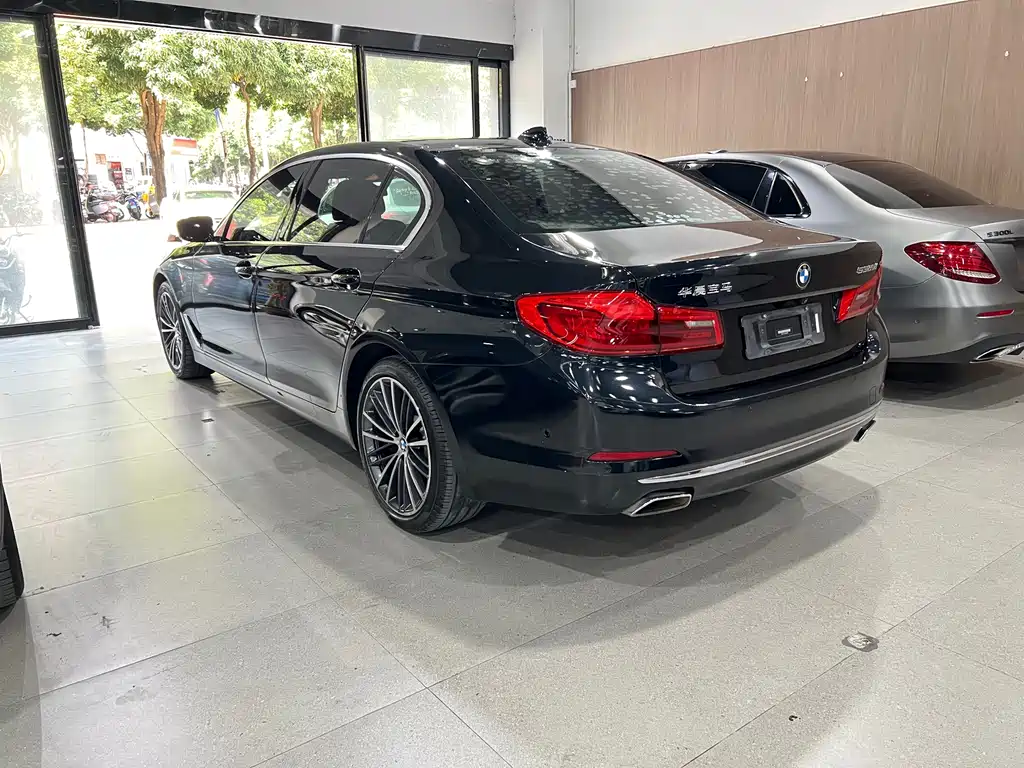 BMW 5 Series — фото 10