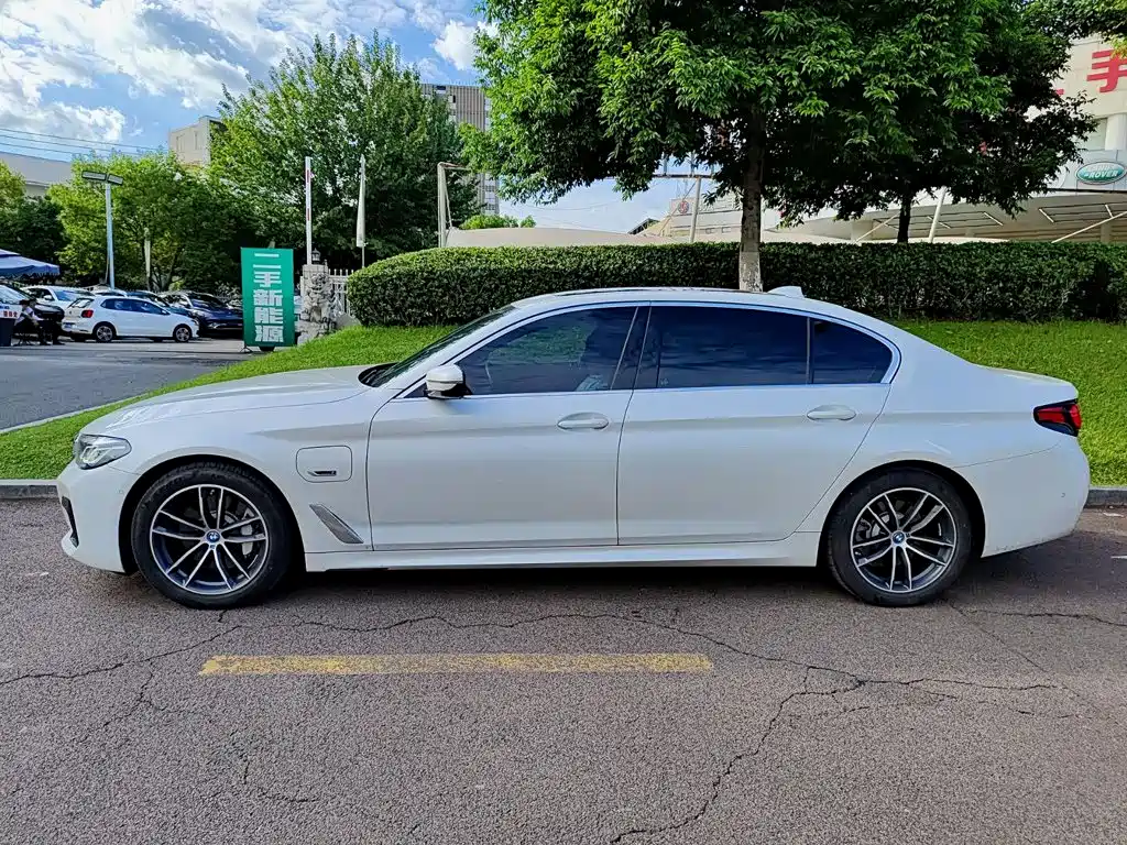 BMW 5 Series New Energy — фото 3