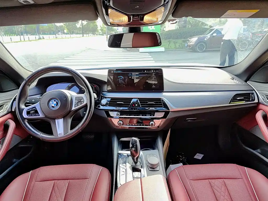 BMW 5 Series New Energy — фото 10