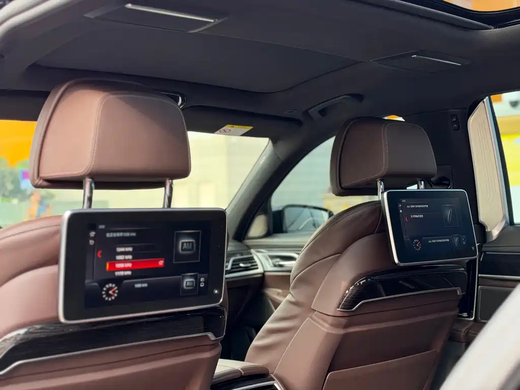 BMW 7 Series — фото 11