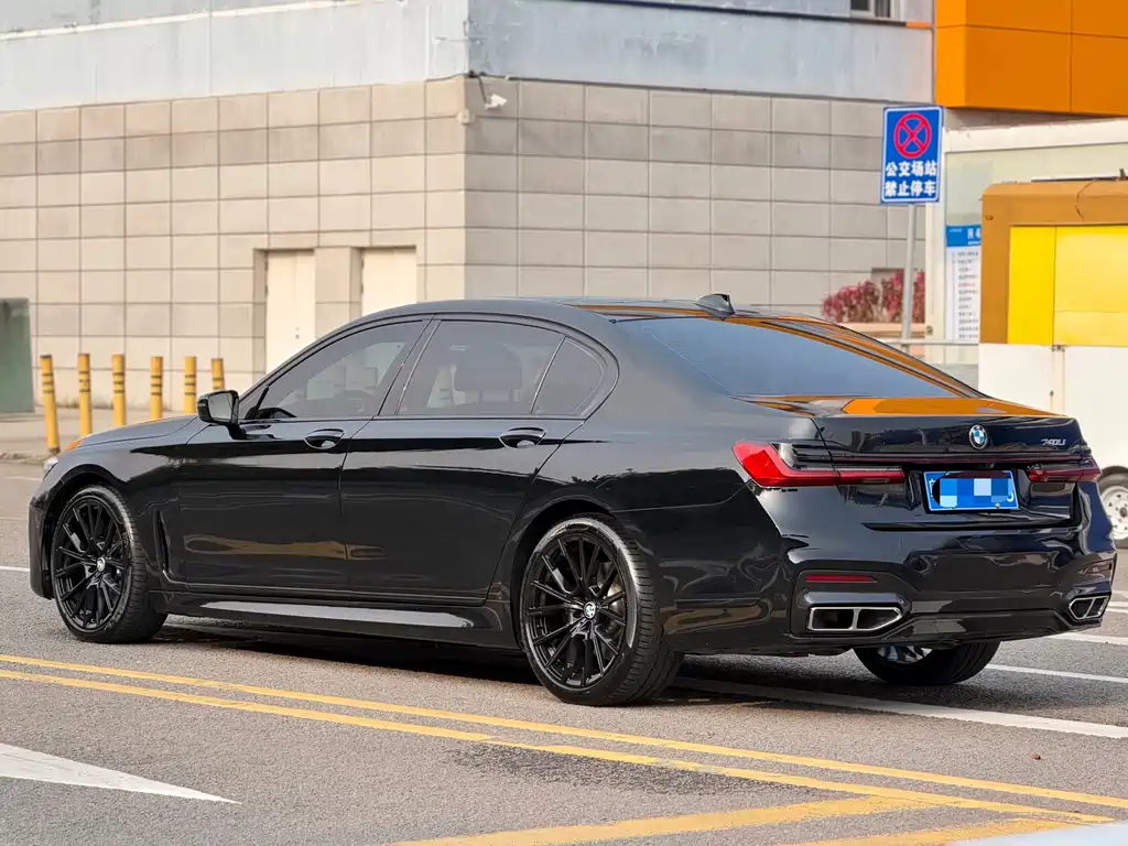 BMW 7 Series — фото 14