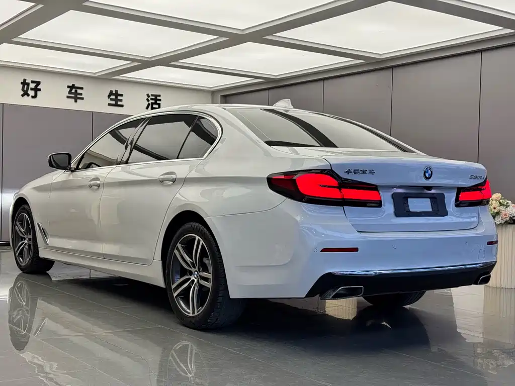 BMW 5 Series — фото 13