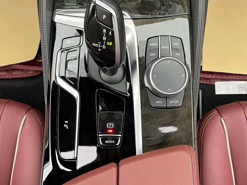 BMW 5 Series — фото 13